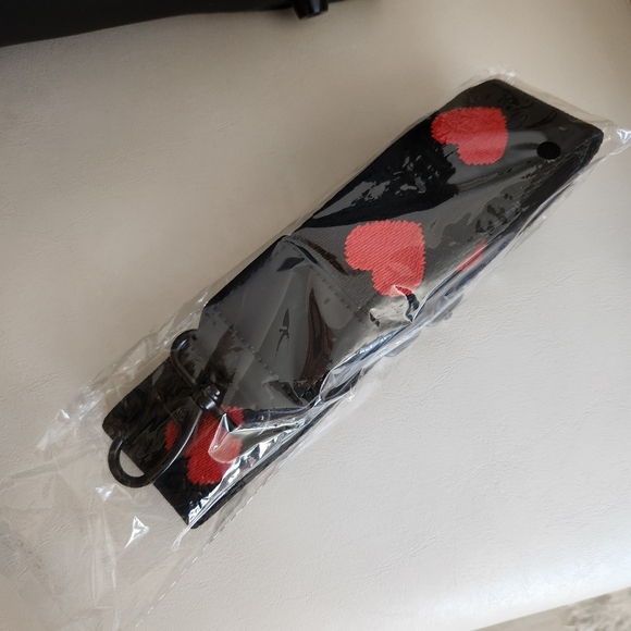 Shawn Killinger x IHKWIP North/South Haute Tote w/ Heart Strap - Picture 5 of 6